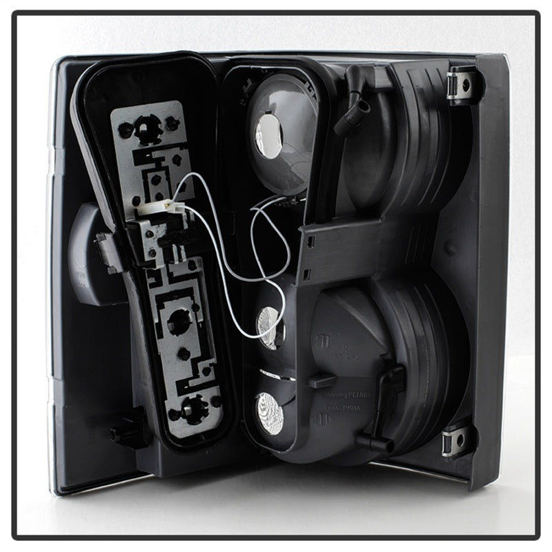 xTune Land Rover Range Rover 06-09 Euro Style Tail Lights Clear ALT-JH-LRRRS06-CL